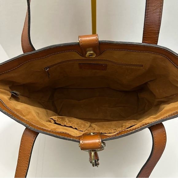 Patricia Nash Women's ESPELETTE BUCKET TOTE Tan Leather Classic! - Picture 4 of 7